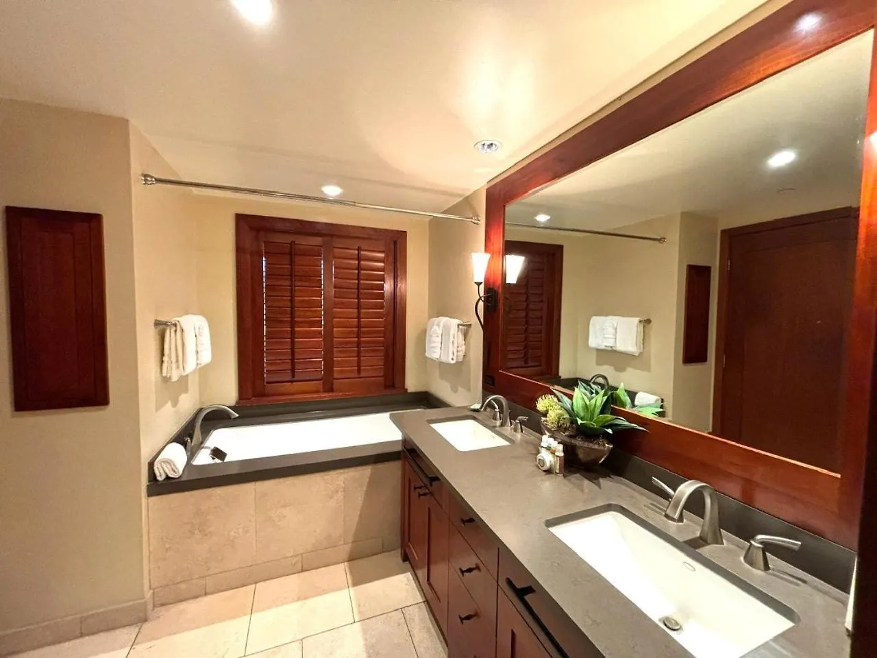 Apartment Luxury Ko Olina Beach Rental B105 Ground Floor With Private Garden 1Parking Kapolei United States